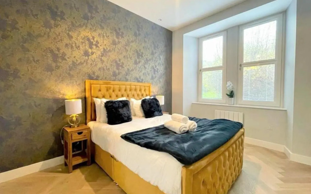 Trendy and Newly Reno'd 1 Bed Nr The Meadows