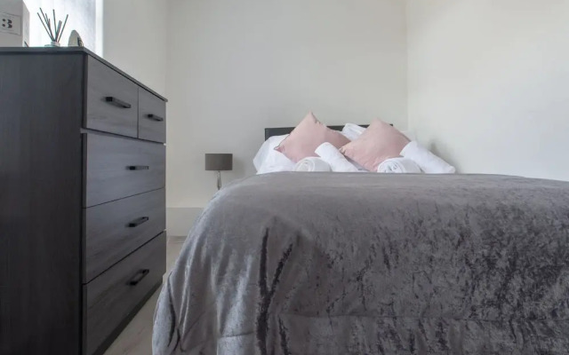 Lux Apartments 4 Bedroom House Molyneux