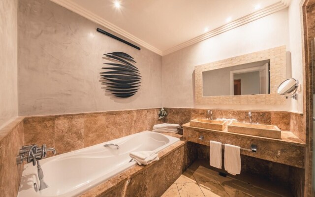 Charming Fishing Lodge w Pool View C42