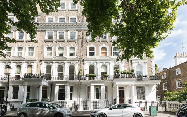 Huge, Regal 2BR Apartment Right next to Harrods!