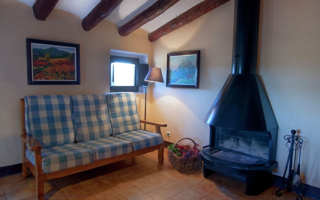 Cozy Cottage in Subirats With Swimming Pool