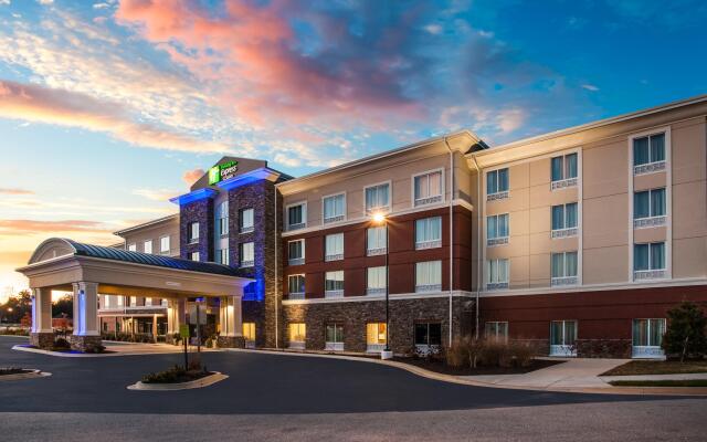 Holiday Inn Express & Suites Lexington Park-California, an IHG Hotel