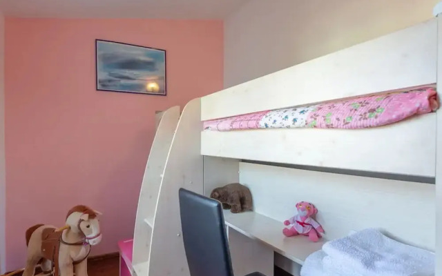 Sunny Escape Holiday Home Dicmo With Pool and Gym