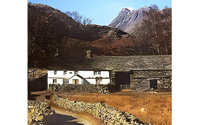 Lakes Lodge