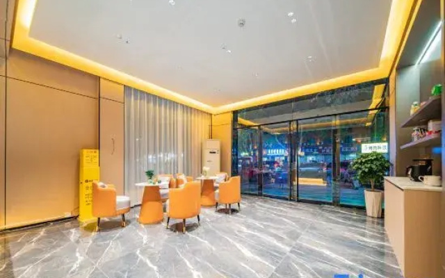 Starry Cloud Hotel