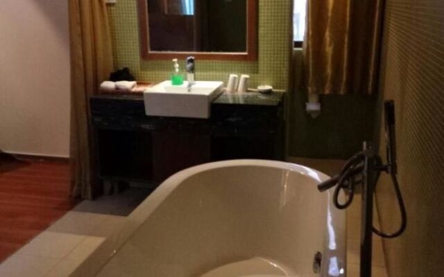 Zhangjiagang Newstay Vogue Hotel