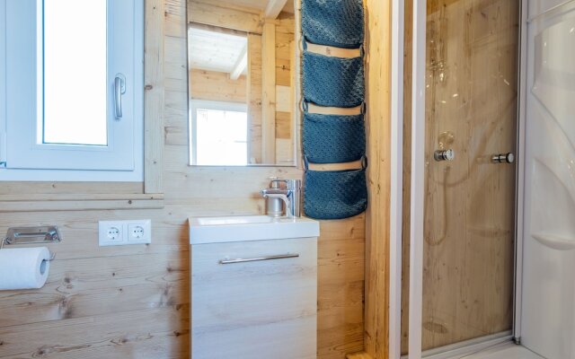 Cozy Chalet in Niedernsill near Lake