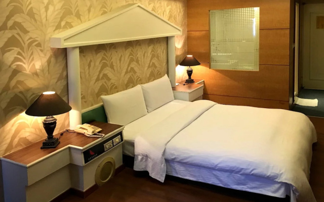 Jung Zaw Hotel