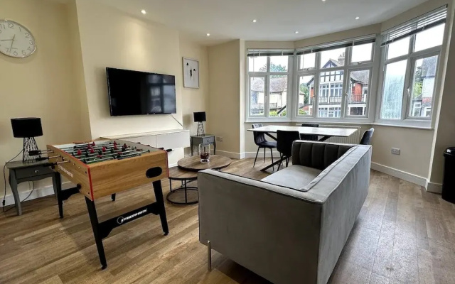 Stunning Two Bed South Croydon Apartment - Relax in Style