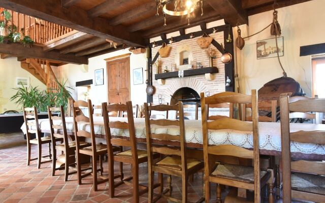 Beautiful Holiday Home with Heated Pool in Cazals France