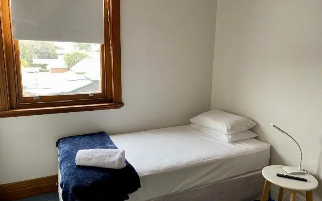 Seven Seas Hotel – Guest Rooms – Newcastle
