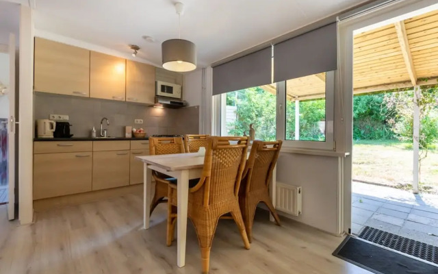 Cozy Holiday Home 3 Minutes From the Beach!