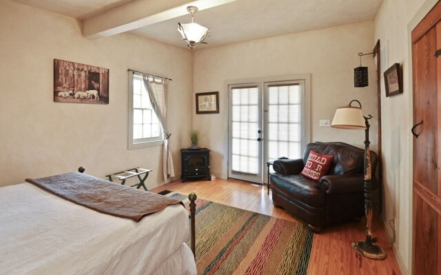 Chula Vista 1 Bedroom Cabin by RedAwning