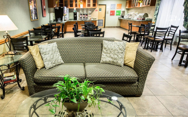 Comfort Suites Wilmington near Downtown