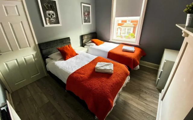 Tulip House Sasco Apartments