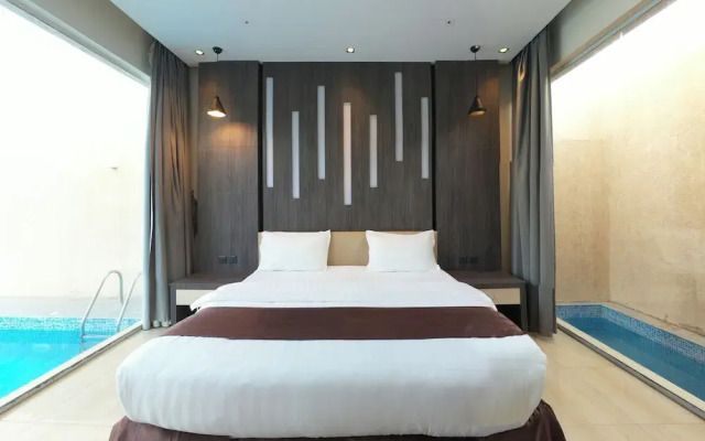 The Corner Resort