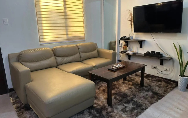 East Ortigas Mansions by MA