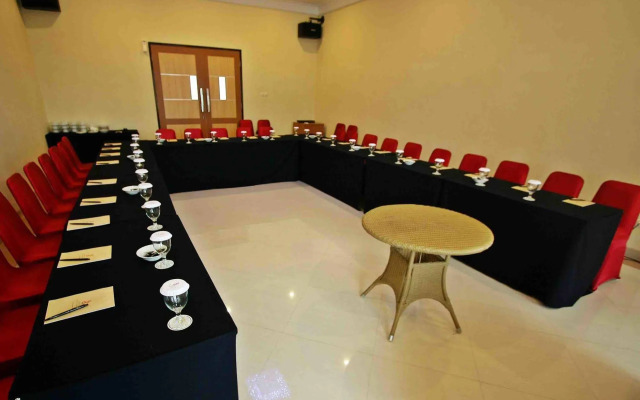Grand Ussu Hotel & Convention