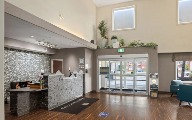 Home Inn and Suites Regina Airport