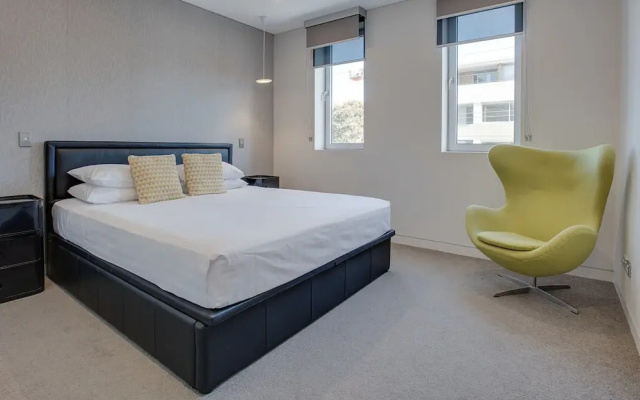 Spacious 2-bed Apartment Close to City