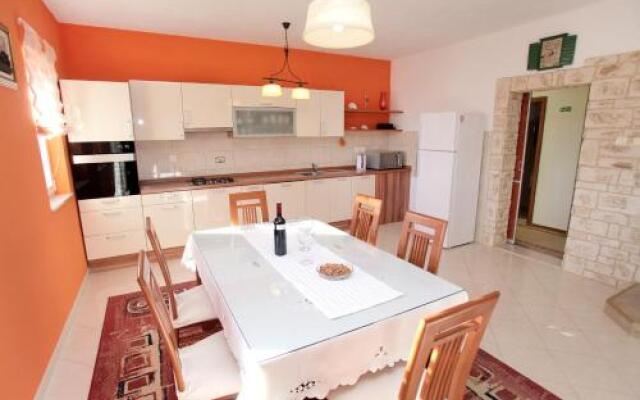 Apartman Tone