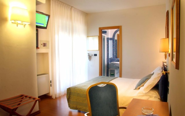 International Hotel & Suite