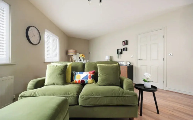 Stylish Flat With Sofa Bed in Malmesbury