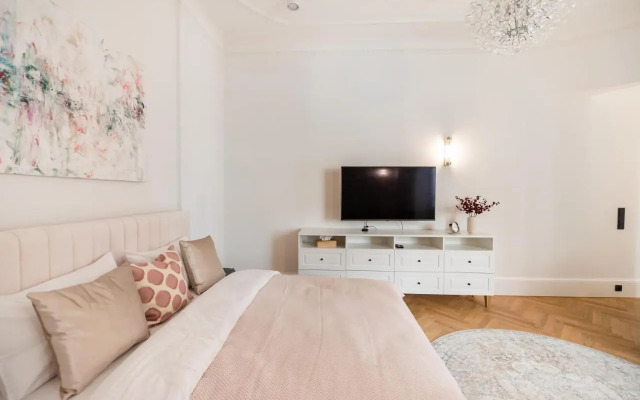 Premium Warsaw Center Studio