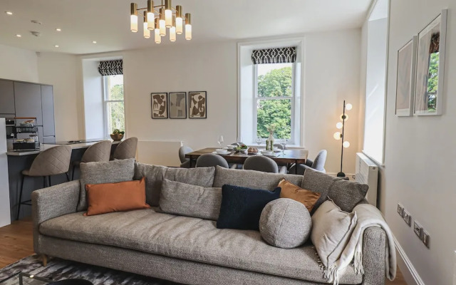 The Emma Suite Stone Cross Mansion