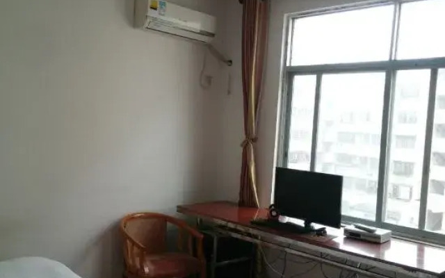 Hechi Chengdong Business Hotel