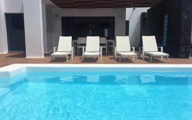 Villa Aroa