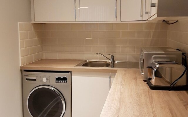2 Bedroom Apartment Near the 3 Arena