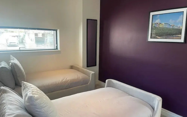 Ty Cyfoes - Luxurious 4 Bedroom - St. Florence