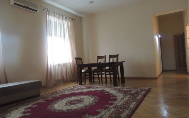 Apartment on Heydar Aliyev Ave