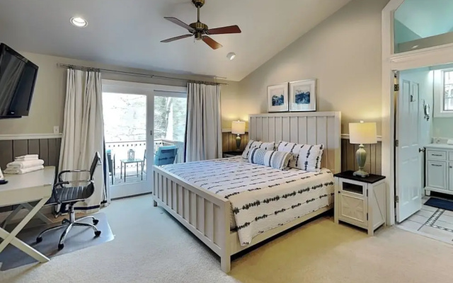 Bearfoot Lodge by Taylor Made Deep Creek