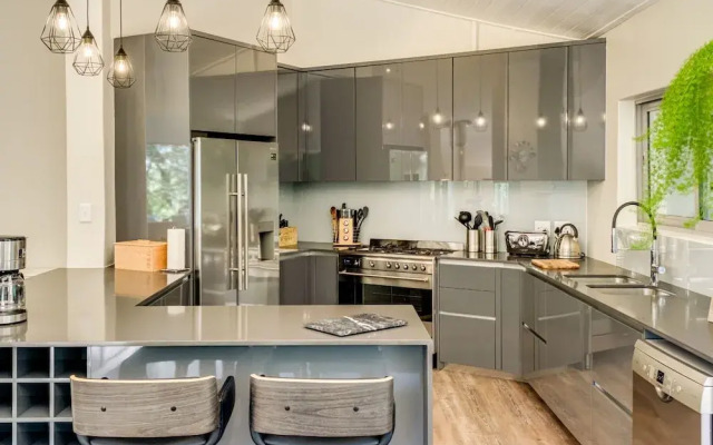 Charming Home With Mountain Views at Rivendell