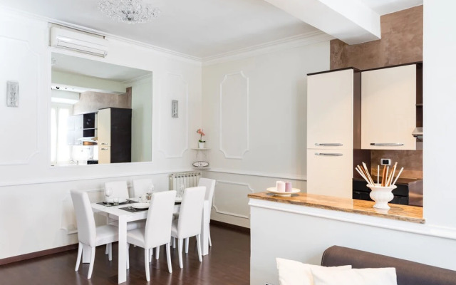 A World Aparts - Frattina Royal