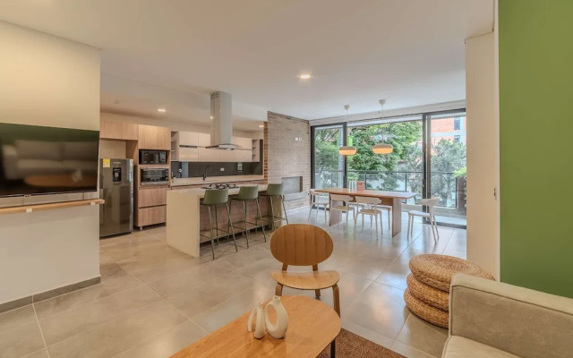 w Spacious 3BR w Outdoor Dining Terrace in Laureles