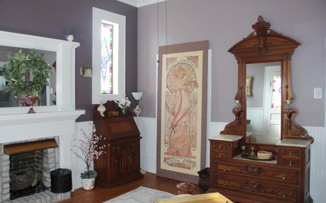 Benefield House Bed & Breakfast