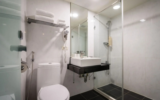 Hotel B