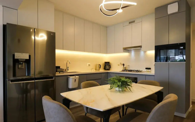 w Sensational 2BR w Perfect View in Miraflores