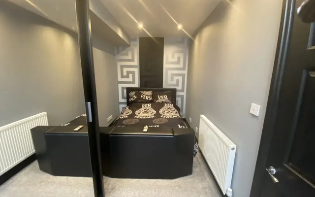 2 Bedroom Gray Apartment Blackpool
