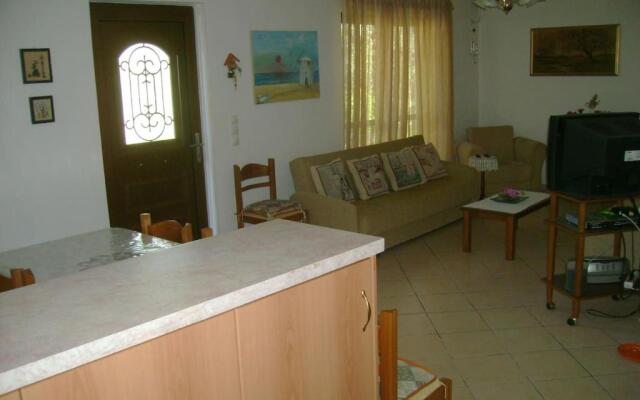 Lefkas house with garden
