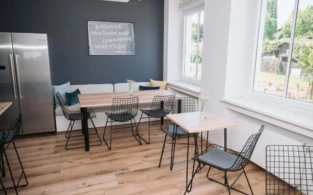 Coffee Fellows Hotel & Longstay