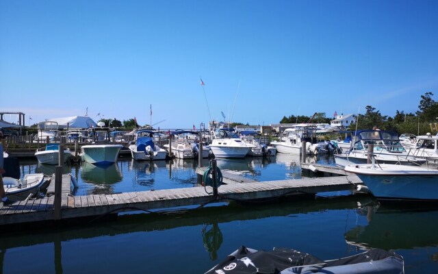 Baywatch Hotel & Marina