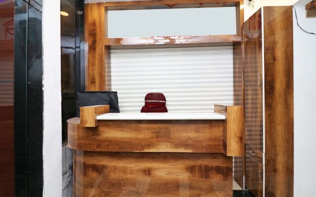 Oyo 1021 Hotel Gayatri Residency