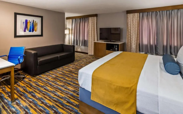 Magnuson Hotel and Suites Lansing