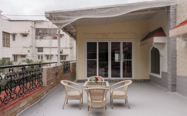 Casabelle by Redolivenr UB City Luxury Apt