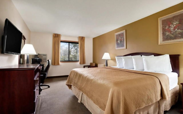 Travelodge by Wyndham La Porte/Michigan City Area