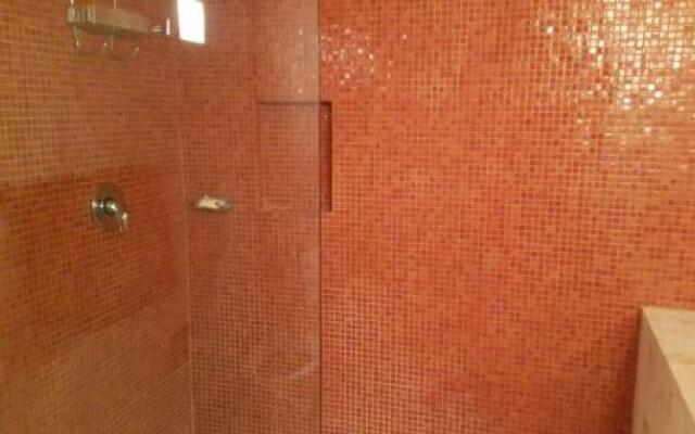 Latinos Luxury Suites